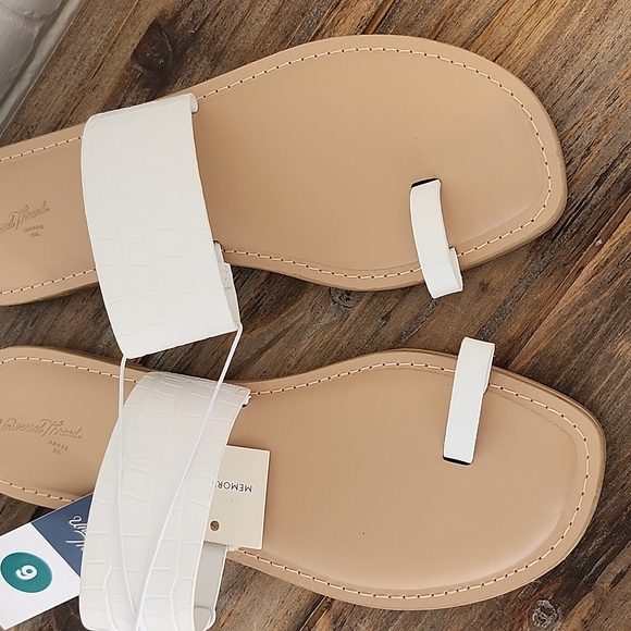Universal Thread Sandals, 9 - Picture 5 of 7
